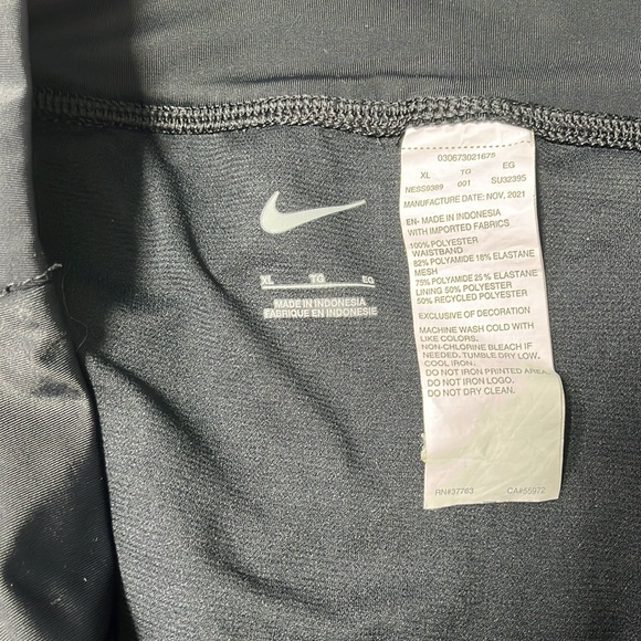 Nike Women’s Running Shorts XL Black - Picture 4 of 7